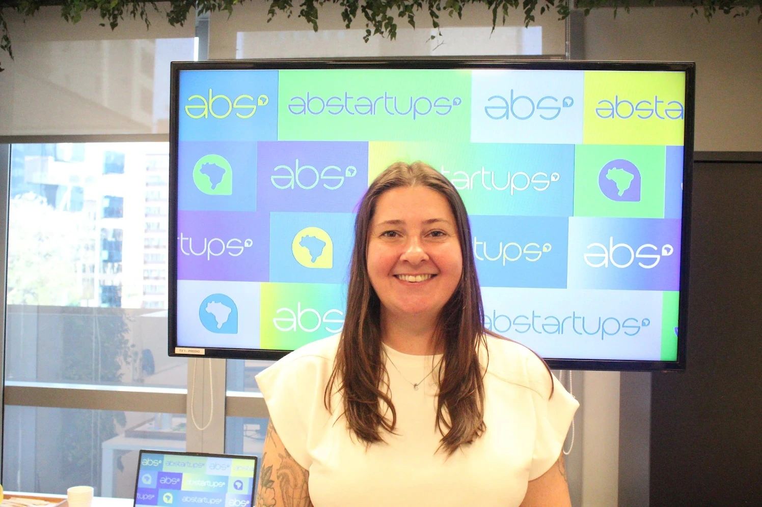  Cláudia Schulz, CEO da Abstartups